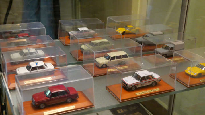 Modell PKW Wartburg 353 in verschiedenen Varianten